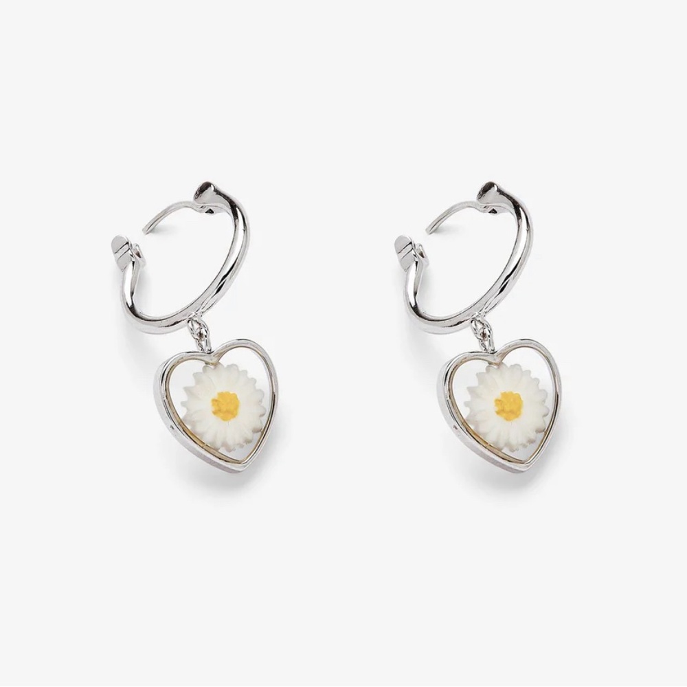 Adorable daisy earring and ring set - Picture 2 of 5